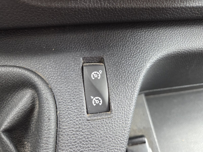 Photo 18 de l'offre de Renault Master (3) 19158 euros HT FG F3500 L2H2 Blue dCi 135 à 22990€ chez Carlyss automobiles Vitré