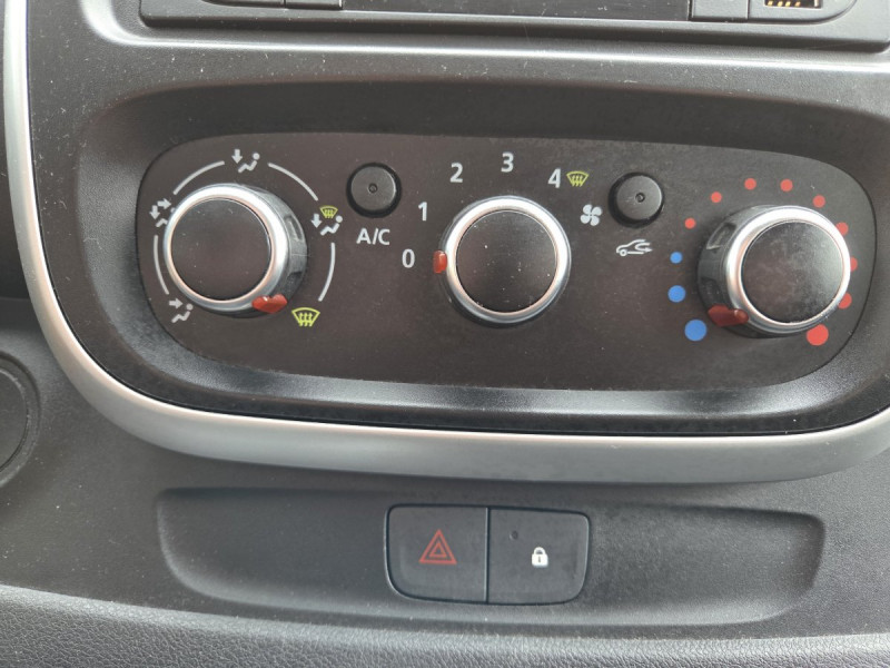 Photo 10 de l'offre de Renault Trafic (3) 13325 euros HT FG GCF L1H1 1000 dCi 120 à 15990€ chez Carlyss automobiles Vitré