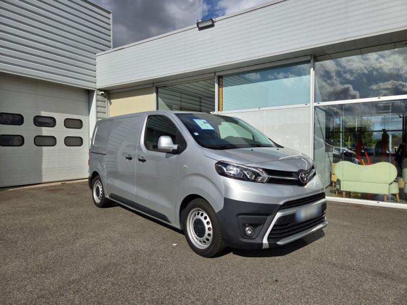 Toyota Proace (2) 16658 euros HT MEDIUM 115 D-4D BUSINESS Diesel Gris clair Occasion à vendre