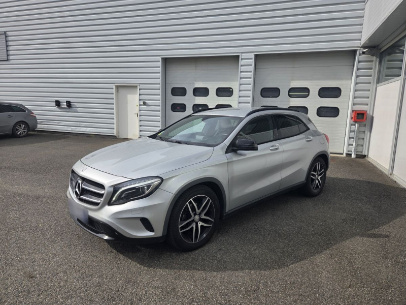 Photo 2 de l'offre de MERCEDES-BENZ Classe GLA GLA 220 CDI Fascination 4Matic BVA7 à 14790€ chez Carlyss automobiles Vitré