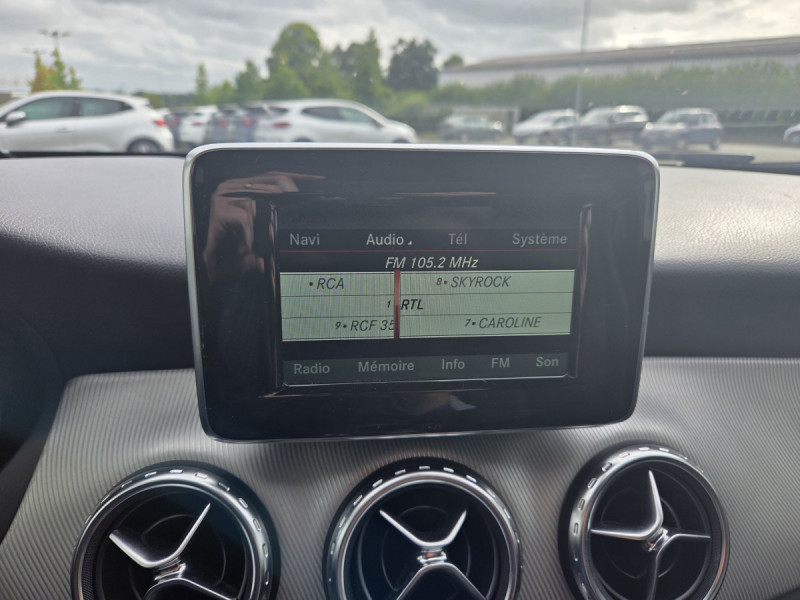 Photo 10 de l'offre de MERCEDES-BENZ Classe GLA GLA 220 CDI Fascination 4Matic BVA7 à 14790€ chez Carlyss automobiles Vitré