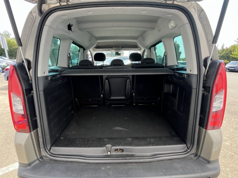 Photo 13 de l'offre de Citroën Berlingo Multispace (2) BlueHDi 120 S&S BVM6 Shine à 13990€ chez Carlyss automobiles Vitré
