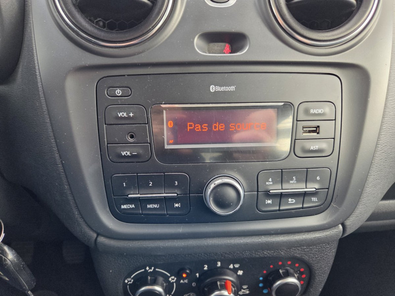 Photo 10 de l'offre de Dacia Lodgy 7 Places Silver Line 1.6 SCE 100 -18 à 10490€ chez Carlyss automobiles Vitré