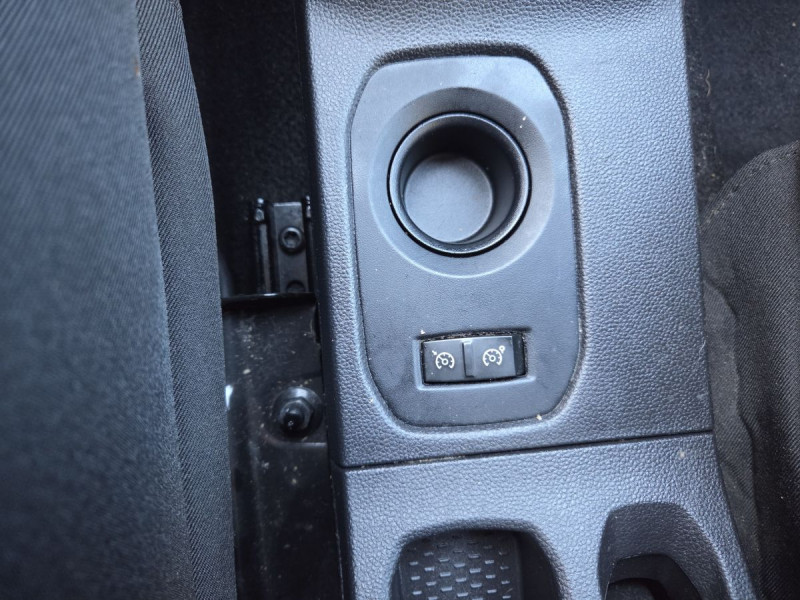 Photo 17 de l'offre de DACIA Duster (2) Confort dCi 110 4x2 à 11990€ chez Carlyss automobiles Vitré
