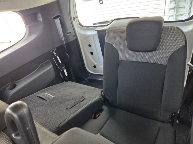 Photo 8 de l'offre de Dacia Lodgy 7 Places Silver Line 1.6 SCE 100 -18 à 10490€ chez Carlyss automobiles Vitré