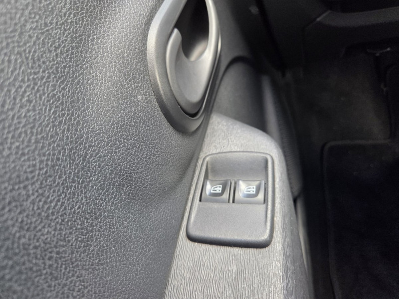 Photo 16 de l'offre de Dacia Lodgy 7 Places Silver Line 1.6 SCE 100 -18 à 10490€ chez Carlyss automobiles Vitré