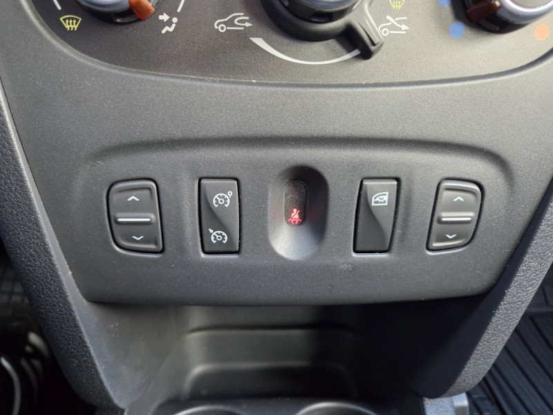 Photo 15 de l'offre de Dacia Logan MCV (2) Stepway TCe 90 E6C à 10490€ chez Carlyss automobiles Vitré