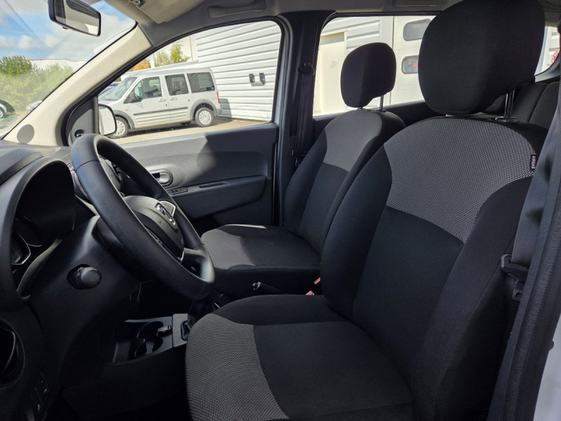 Photo 6 de l'offre de Dacia Lodgy 7 Places Silver Line 1.6 SCE 100 -18 à 10490€ chez Carlyss automobiles Vitré