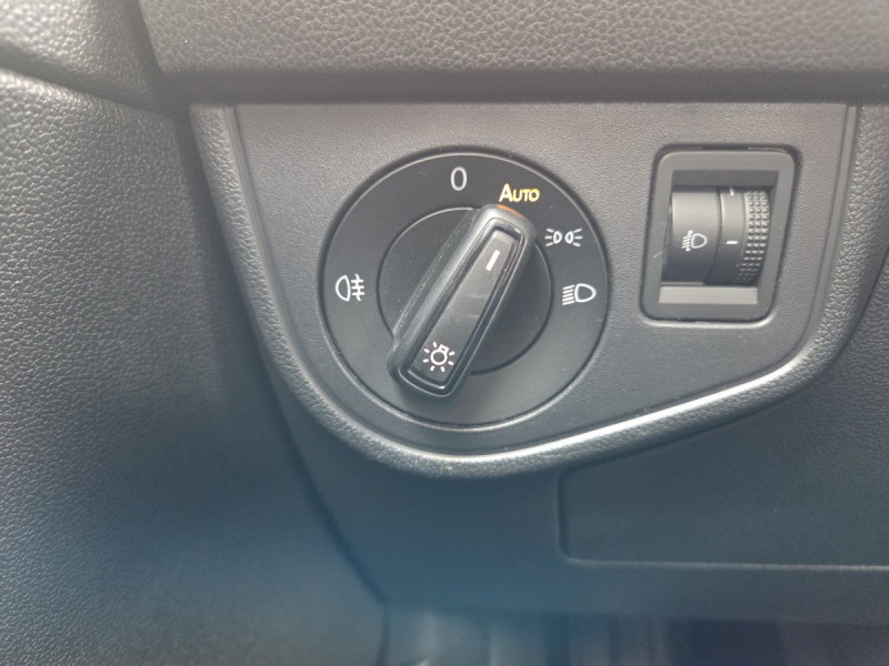 Photo 21 de l'offre de Volkswagen Polo (6) 1.0 80 Lounge à 12490€ chez Carlyss automobiles Vitré