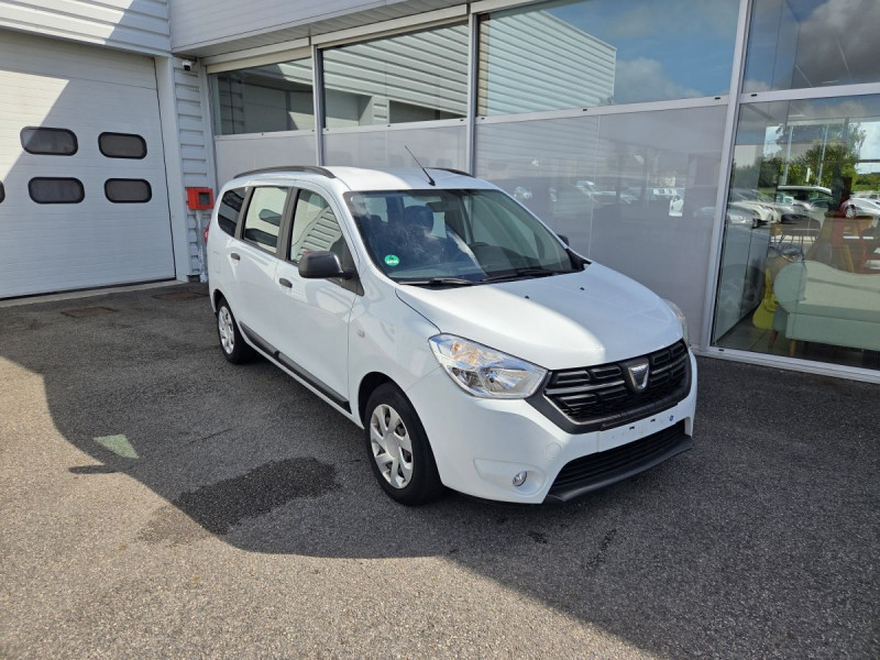 Photo 1 de l'offre de Dacia Lodgy 7 Places Silver Line 1.6 SCE 100 -18 à 10490€ chez Carlyss automobiles Vitré