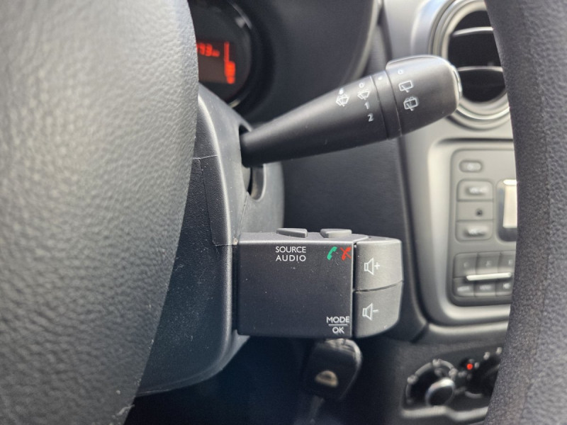 Photo 15 de l'offre de Dacia Lodgy 7 Places Silver Line 1.6 SCE 100 -18 à 10490€ chez Carlyss automobiles Vitré