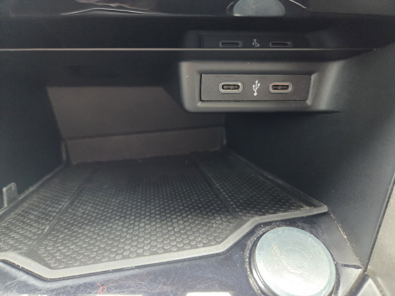 Photo 20 de l'offre de VOLKSWAGEN T-Roc 2.0 TDI 150 LOUNGE BUSINESS DSG7 à 19990€ chez Carlyss automobiles Vitré