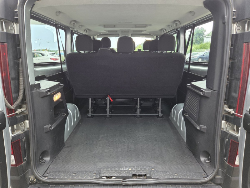 Photo 6 de l'offre de Opel Vivaro (2) 1.6 CDTI 125 ECO S/S 2.9 L2H1 COMBI + à 16990€ chez Carlyss automobiles Vitré