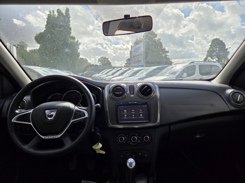 Photo 7 de l'offre de Dacia Sandero (2) Urban Stepway TCe 90 E6 à 10490€ chez Carlyss automobiles Vitré