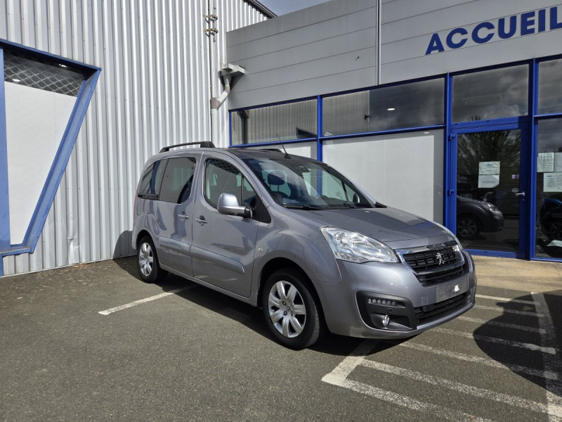 Photo 1 de l'offre de Peugeot Partner Tepee (2) 1.6 BlueHDi 120 S&S Outdoor à 15490€ chez Carlyss automobiles Vitré