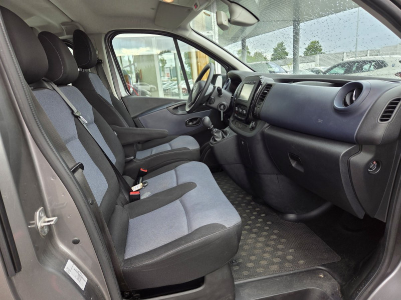 Photo 9 de l'offre de Opel Vivaro (2) 1.6 CDTI 125 ECO S/S 2.9 L2H1 COMBI + à 17490€ chez Carlyss automobiles Vitré