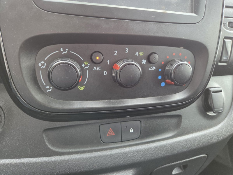 Photo 16 de l'offre de Opel Vivaro (2) 1.6 CDTI 125 ECO S/S 2.9 L2H1 COMBI + à 16990€ chez Carlyss automobiles Vitré