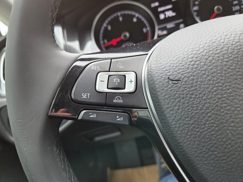 Photo 20 de l'offre de VOLKSWAGEN Golf (7) 1.6 TDI 115 BVM5 Confortline à 16490€ chez Carlyss automobiles Vitré