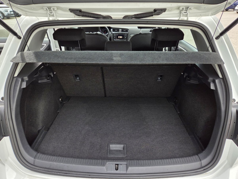 Photo 11 de l'offre de VOLKSWAGEN Golf (7) 1.6 TDI 115 BVM5 Confortline à 16490€ chez Carlyss automobiles Vitré
