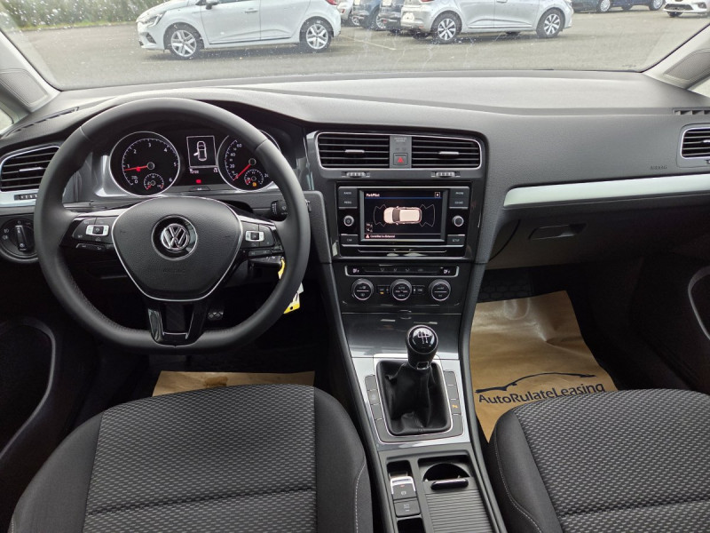 Photo 8 de l'offre de VOLKSWAGEN Golf (7) 1.6 TDI 115 BVM5 Trendline à 16490€ chez Carlyss automobiles Vitré