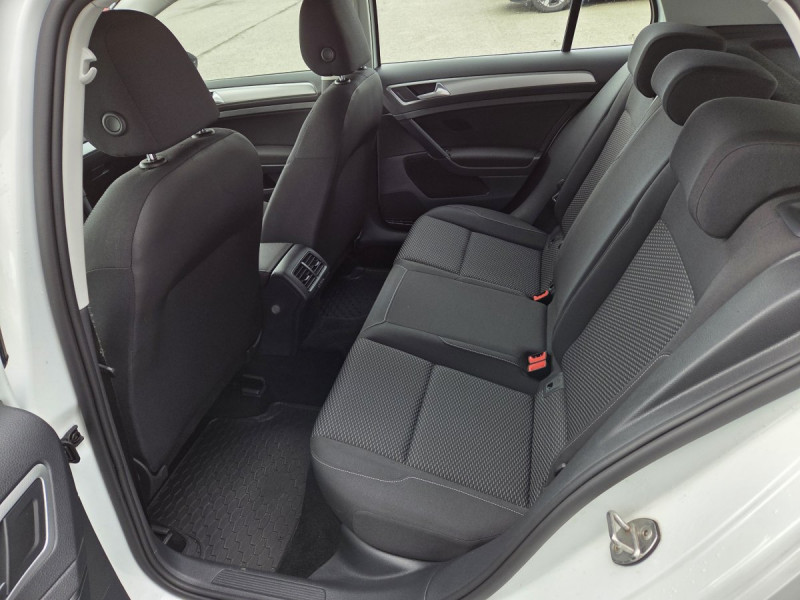 Photo 9 de l'offre de VOLKSWAGEN Golf (7) 1.6 TDI 115 BVM5 Trendline à 16490€ chez Carlyss automobiles Vitré