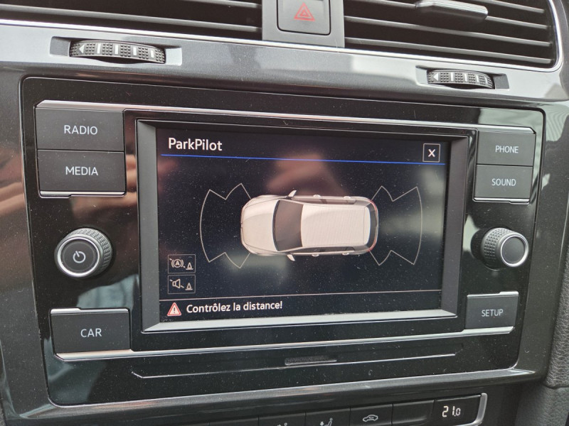 Photo 14 de l'offre de VOLKSWAGEN Golf (7) 1.6 TDI 115 BVM5 Confortline à 16490€ chez Carlyss automobiles Vitré