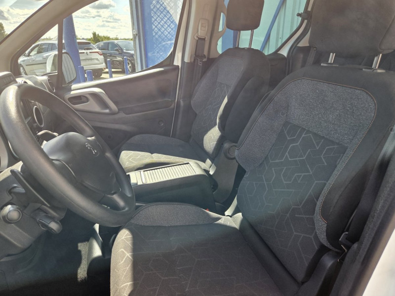 Photo 6 de l'offre de Peugeot Partner Tepee (2) 1.6 BlueHDi 100 S&S EGT6 Active à 15790€ chez Carlyss automobiles Vitré