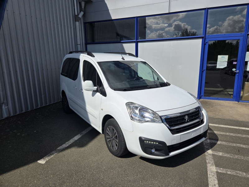 Photo 1 de l'offre de Peugeot Partner Tepee (2) 1.6 BlueHDi 100 S&S EGT6 Active à 15790€ chez Carlyss automobiles Vitré