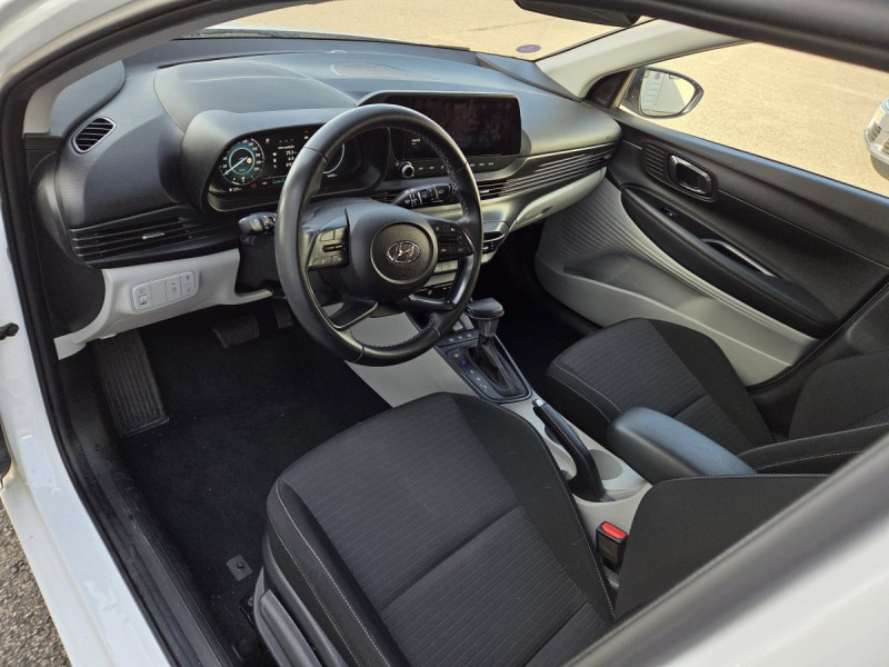 Photo 7 de l'offre de Hyundai i20 (3) 1.0 T-GDI 100 HYBRID 48V INTUITIVE DCT-7 à 16990€ chez Carlyss automobiles Vitré