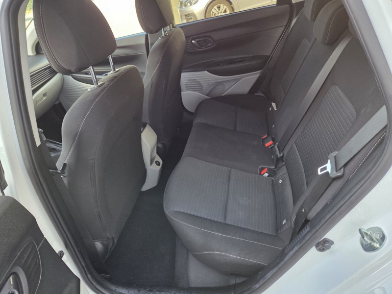 Photo 9 de l'offre de Hyundai i20 (3) 1.0 T-GDI 100 HYBRID 48V INTUITIVE DCT-7 à 16990€ chez Carlyss automobiles Vitré