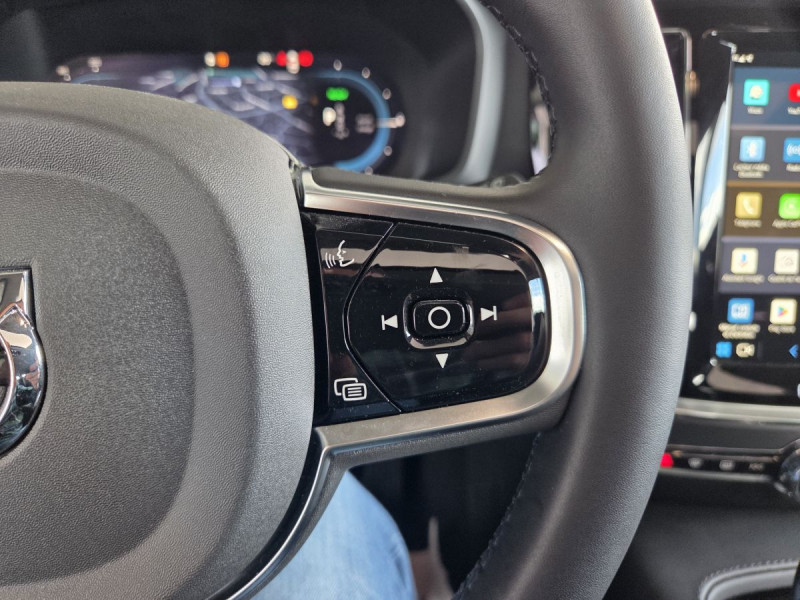 Photo 23 de l'offre de Volvo V60 (2) T6 AWD Hybride rechargeable 253 ch + 145 ch Geartronic 8 Plus Dark à 52990€ chez Carlyss automobiles Vitré