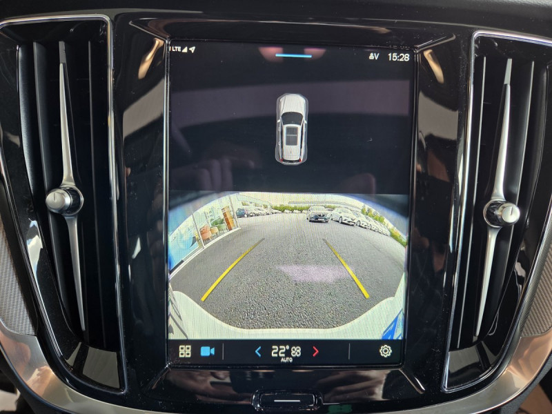 Photo 12 de l'offre de Volvo V60 (2) T6 AWD Hybride rechargeable 253 ch + 145 ch Geartronic 8 Plus Dark à 52990€ chez Carlyss automobiles Vitré