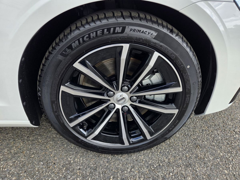 Photo 7 de l'offre de Volvo V60 (2) T6 AWD Hybride rechargeable 253 ch + 145 ch Geartronic 8 Plus Dark à 52990€ chez Carlyss automobiles Vitré