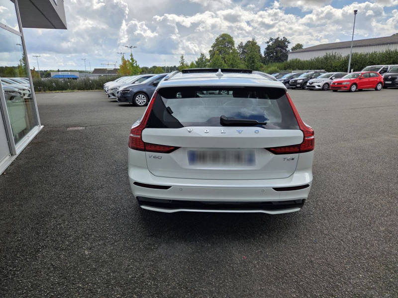 Photo 4 de l'offre de Volvo V60 (2) T6 AWD Hybride rechargeable 253 ch + 145 ch Geartronic 8 Plus Dark à 52990€ chez Carlyss automobiles Vitré