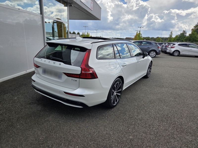 Photo 5 de l'offre de Volvo V60 (2) T6 AWD Hybride rechargeable 253 ch + 145 ch Geartronic 8 Plus Dark à 52990€ chez Carlyss automobiles Vitré