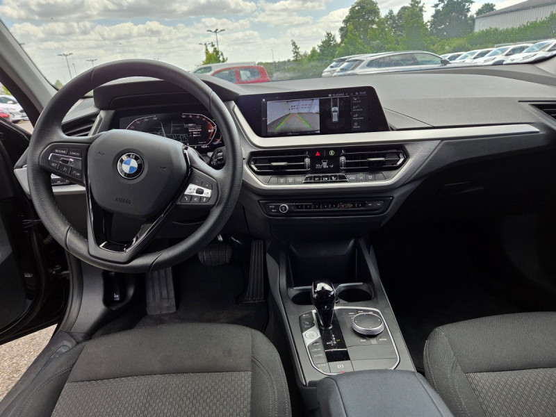 Photo 11 de l'offre de Bmw Série 1 (3) 118i DKG7 Business Design à 25990€ chez Carlyss automobiles Vitré