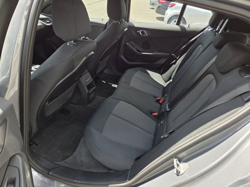 Photo 9 de l'offre de Bmw Série 1 (3) 116d DKG7 Business Design à 22990€ chez Carlyss automobiles Vitré