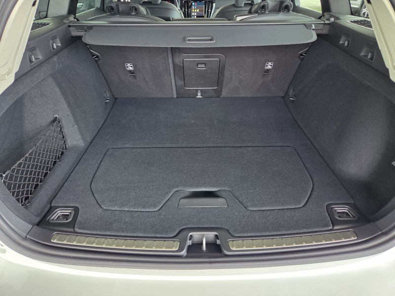 Photo 31 de l'offre de Volvo V60 (2) T6 AWD Hybride rechargeable 253 ch + 145 ch Geartronic 8 Plus Dark à 52990€ chez Carlyss automobiles Vitré