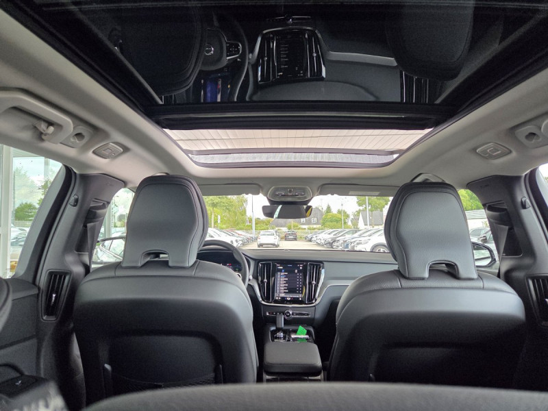 Photo 8 de l'offre de Volvo V60 (2) T6 AWD Hybride rechargeable 253 ch + 145 ch Geartronic 8 Plus Dark à 52990€ chez Carlyss automobiles Vitré