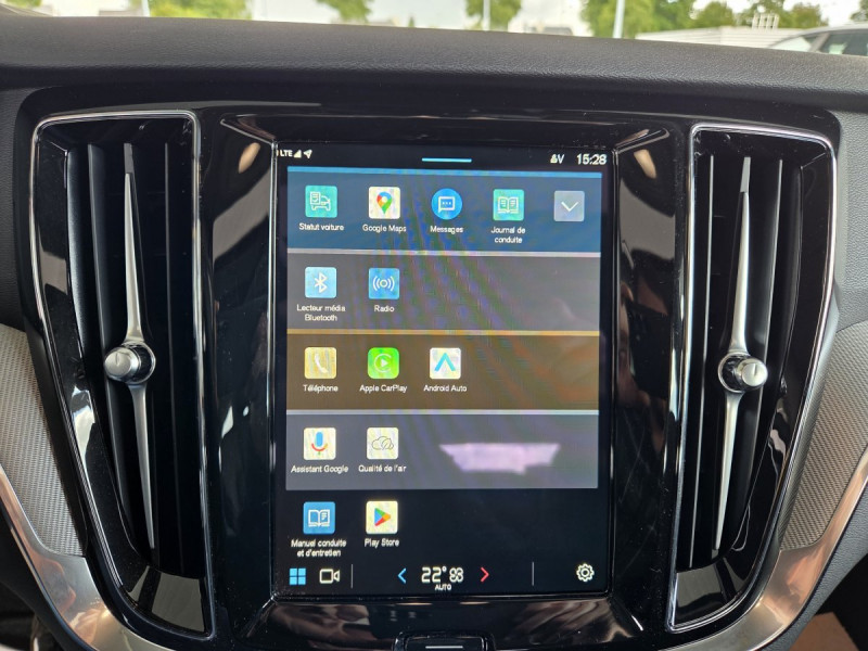 Photo 13 de l'offre de Volvo V60 (2) T6 AWD Hybride rechargeable 253 ch + 145 ch Geartronic 8 Plus Dark à 52990€ chez Carlyss automobiles Vitré