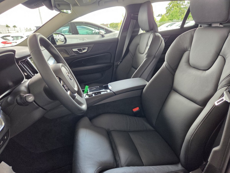 Photo 10 de l'offre de Volvo V60 (2) T6 AWD Hybride rechargeable 253 ch + 145 ch Geartronic 8 Plus Dark à 52990€ chez Carlyss automobiles Vitré