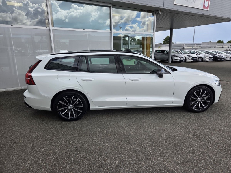Photo 6 de l'offre de Volvo V60 (2) T6 AWD Hybride rechargeable 253 ch + 145 ch Geartronic 8 Plus Dark à 52990€ chez Carlyss automobiles Vitré