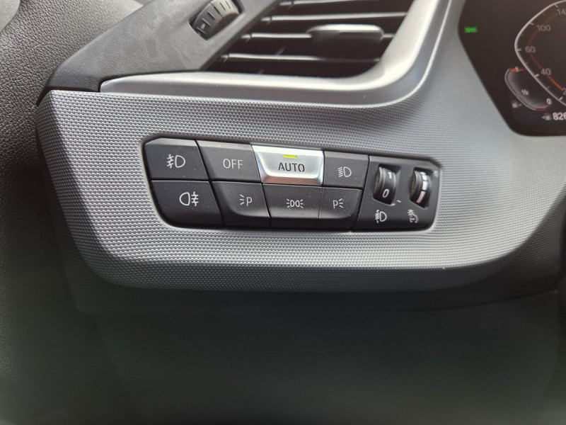 Photo 23 de l'offre de Bmw Série 1 (3) 118i DKG7 Business Design à 25990€ chez Carlyss automobiles Vitré