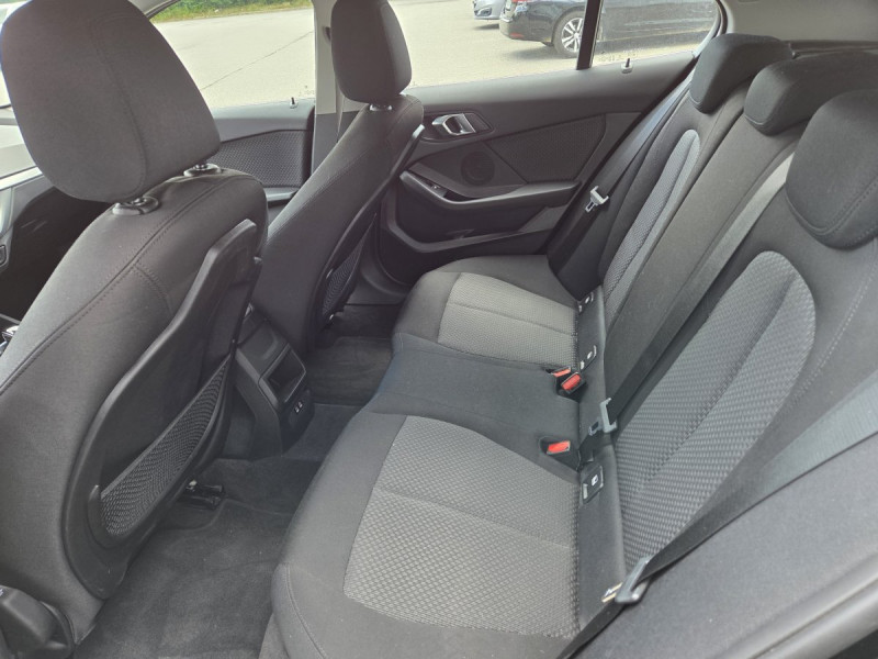 Photo 9 de l'offre de Bmw Série 1 (3) 118i DKG7 Business Design à 25990€ chez Carlyss automobiles Vitré