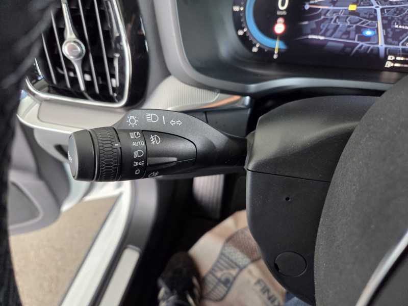 Photo 24 de l'offre de Volvo V60 (2) T6 AWD Hybride rechargeable 253 ch + 145 ch Geartronic 8 Plus Dark à 52990€ chez Carlyss automobiles Vitré