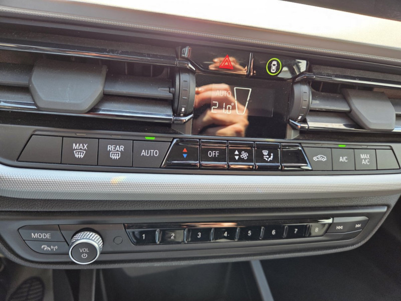 Photo 14 de l'offre de Bmw Série 1 (3) 116d DKG7 Business Design à 22990€ chez Carlyss automobiles Vitré
