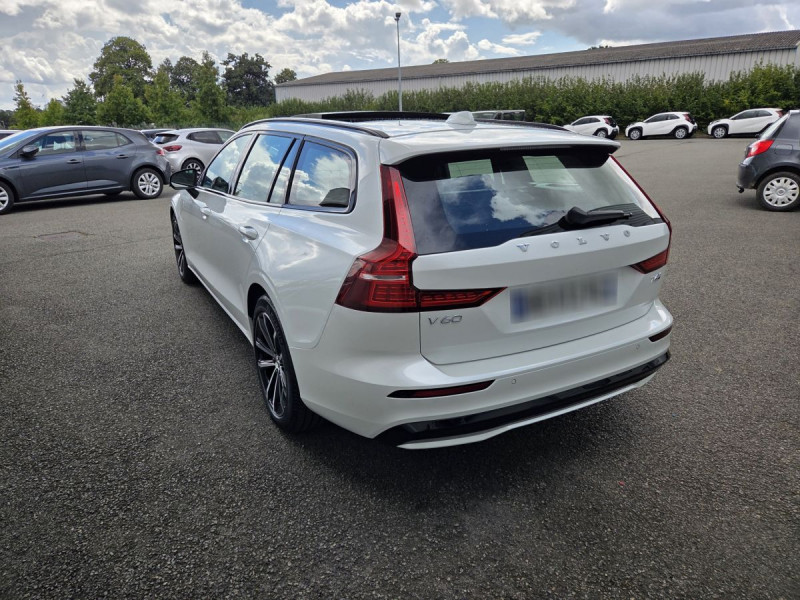 Photo 3 de l'offre de Volvo V60 (2) T6 AWD Hybride rechargeable 253 ch + 145 ch Geartronic 8 Plus Dark à 52990€ chez Carlyss automobiles Vitré