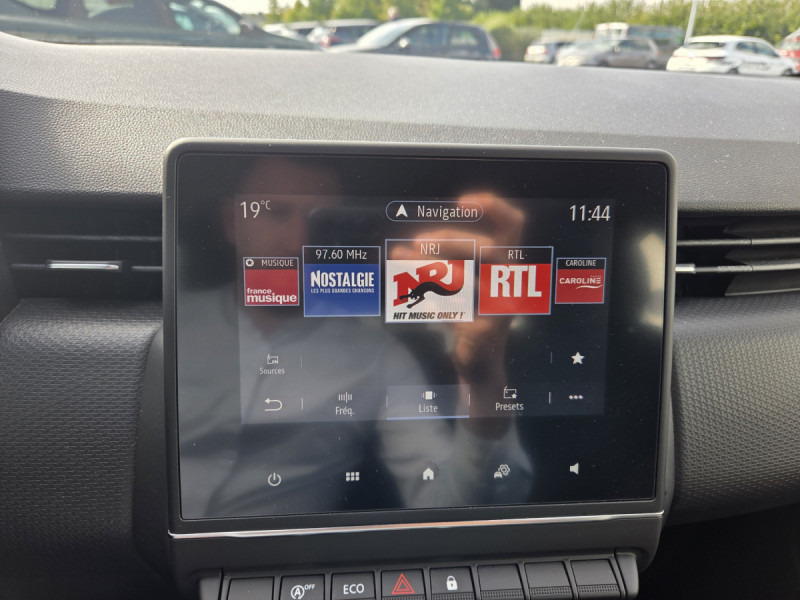 Photo 11 de l'offre de RENAULT Clio (5) Zen TCe 100 - 20 à 11490€ chez Carlyss automobiles Vitré