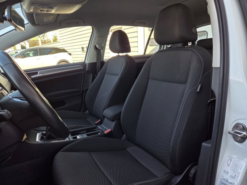 Photo 7 de l'offre de VOLKSWAGEN Golf (7) 1.6 TDI 115 BVM5 Trendline à 15990€ chez Carlyss automobiles Vitré