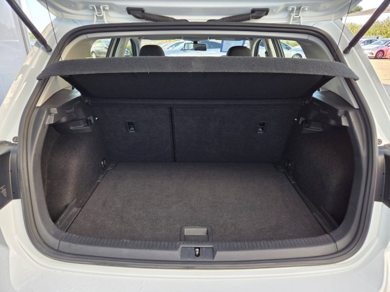 Photo 16 de l'offre de VOLKSWAGEN Golf (7) 1.6 TDI 115 BVM5 Trendline à 15990€ chez Carlyss automobiles Vitré